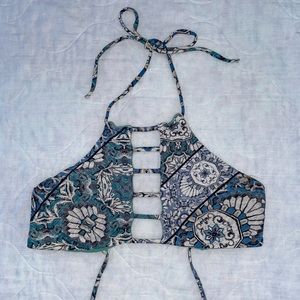 Seamless cage bikini top